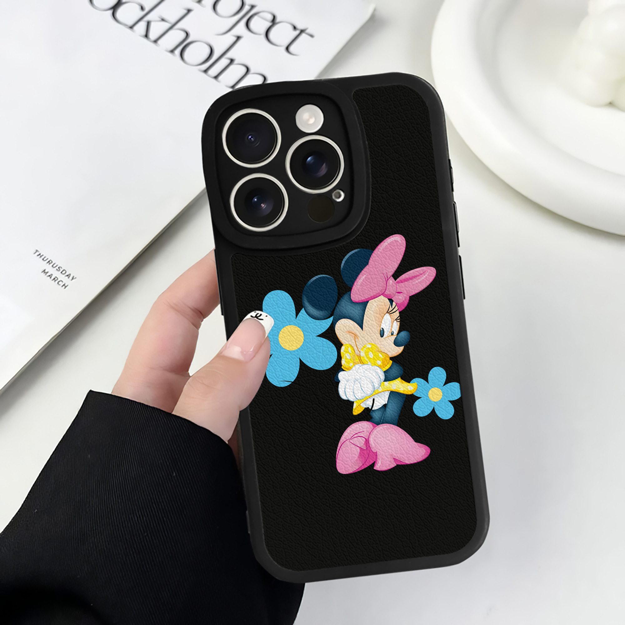 （画像用） ミッキーマウス Mickey Mouse 【iPhone 16シリーズ対応】シリコンスマホケース（レザー調） 材質：シリコン